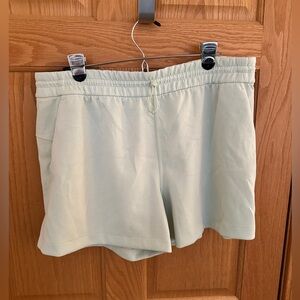 Lululemon Softstreme HR Short Sz 14  KOGR
